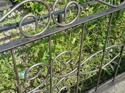 Зачищенная и подготовленная к покраске ограда, зачищенная до металла, фото 2