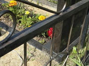Зачищенная и подготовленная к покраске ограда, зачищенная до металла, фото 4