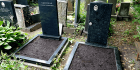 Уборка двух могил и посадка цветущего газона