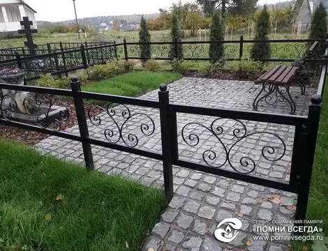 Комплексное благоустройство большого родового захоронения на деревенском кладбище